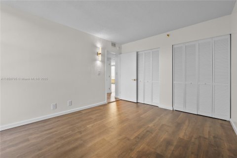 Condo in Aventura, Florida, 2 bedrooms  № 1961970 - photo 17