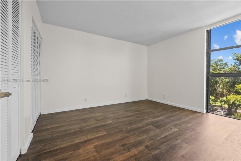 Condo in Aventura, Florida, 2 bedrooms  № 1961970 - photo 15