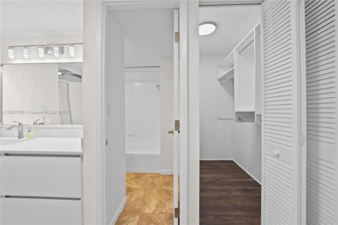 Condo in Aventura, Florida, 2 bedrooms  № 1961970 - photo 26