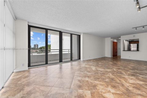 Condo in Aventura, Florida, 2 bedrooms  № 1961970 - photo 25