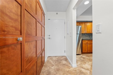 Condo in Aventura, Florida, 2 bedrooms  № 1961970 - photo 6