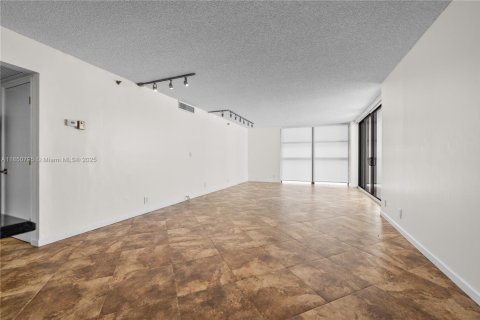 Condo in Aventura, Florida, 2 bedrooms  № 1961970 - photo 7