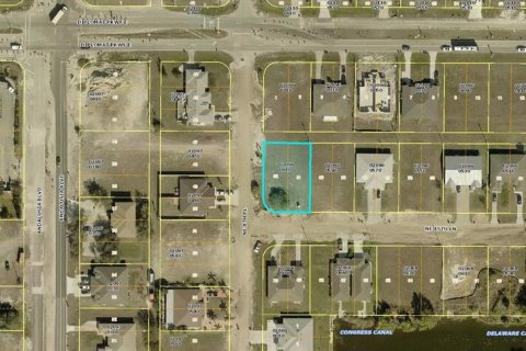 Land in Cape Coral, Florida № 1911225 - photo 1