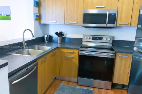 Condo in Miami, Florida, 2 bedrooms  № 2014228 - photo 5