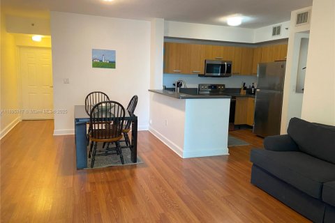 Condo in Miami, Florida, 2 bedrooms  № 2014228 - photo 8