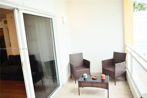Condo in Miami, Florida, 2 bedrooms  № 2014228 - photo 14