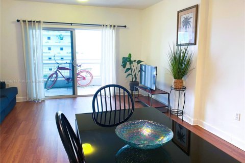 Condo in Miami, Florida, 2 bedrooms  № 2014228 - photo 7