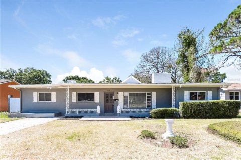 Casa en alquiler en Saint Petersburg, Florida, 3 dormitorios, 188.31 m2 № 1872866 - foto 1