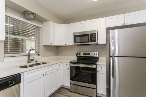 Casa en alquiler en Saint Petersburg, Florida, 3 dormitorios, 188.31 m2 № 1872866 - foto 5