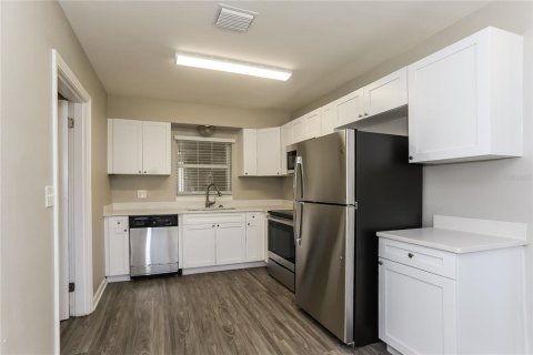 Casa en alquiler en Saint Petersburg, Florida, 3 dormitorios, 188.31 m2 № 1872866 - foto 4