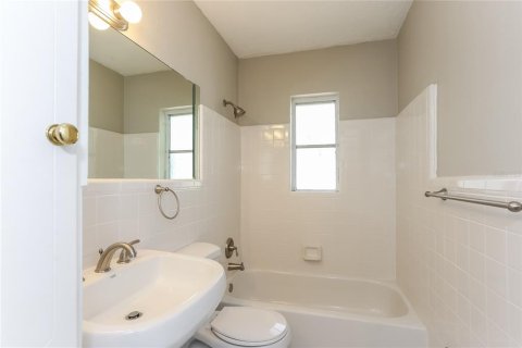 Casa en alquiler en Saint Petersburg, Florida, 3 dormitorios, 188.31 m2 № 1872866 - foto 13