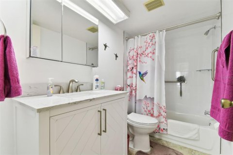 Купить кондоминиум в Брейдентон, Флорида 8 комнат, 102.94м2, № 1903524 - фото 15