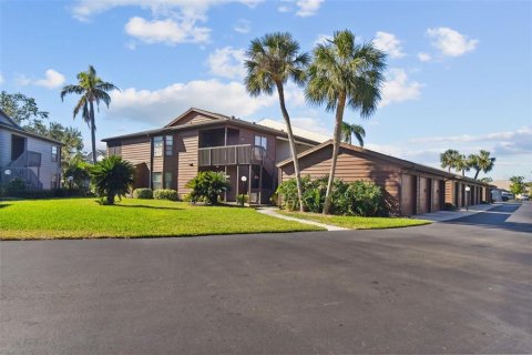 Купить кондоминиум в Брейдентон, Флорида 8 комнат, 102.94м2, № 1903524 - фото 1