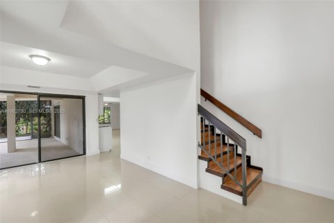 House in Davie, Florida 3 bedrooms, 183.85 sq.m. № 2040388 - photo 8