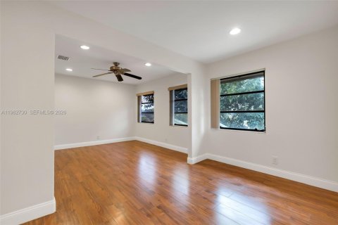 House in Davie, Florida 3 bedrooms, 183.85 sq.m. № 2040388 - photo 16