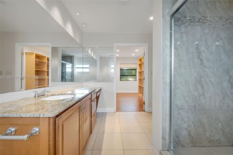 House in Davie, Florida 3 bedrooms, 183.85 sq.m. № 2040388 - photo 18