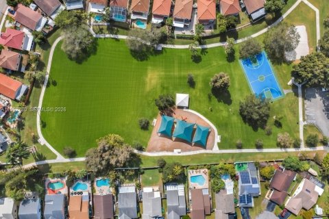 House in Davie, Florida 3 bedrooms, 183.85 sq.m. № 2040388 - photo 20