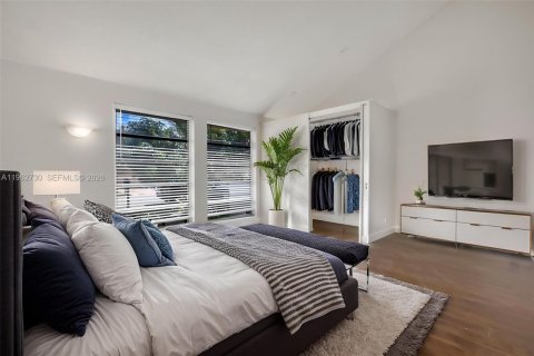 House in Davie, Florida 3 bedrooms, 183.85 sq.m. № 2040388 - photo 9