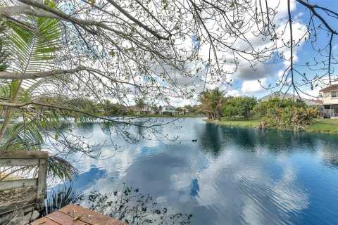 House in Davie, Florida 3 bedrooms, 183.85 sq.m. № 2040388 - photo 3