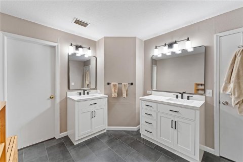 Villa ou maison à vendre à Tampa, Floride: 3 chambres, 166.67 m2 № 2151783 - photo 4