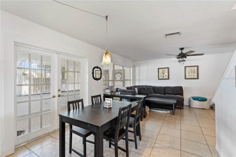 Villa ou maison à vendre à Tampa, Floride: 3 chambres, 166.67 m2 № 2151783 - photo 10