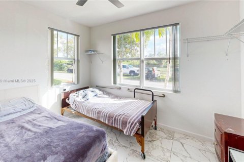House in Homestead, Florida 4 bedrooms, 239.22 sq.m. № 1847654 - photo 23