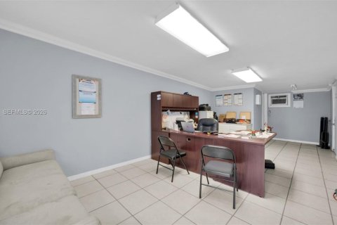 Commercial property in Cape Coral, Florida № 2073566 - photo 23