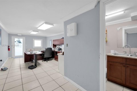 Commercial property in Cape Coral, Florida № 2073566 - photo 26