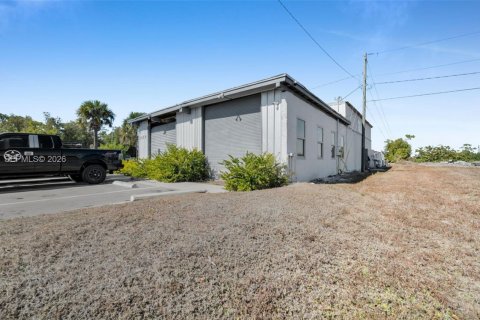 Commercial property in Cape Coral, Florida № 2073566 - photo 20