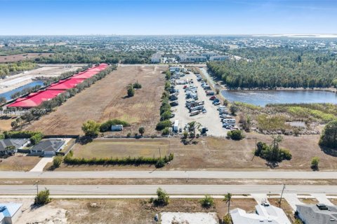 Commercial property in Cape Coral, Florida № 2073566 - photo 12