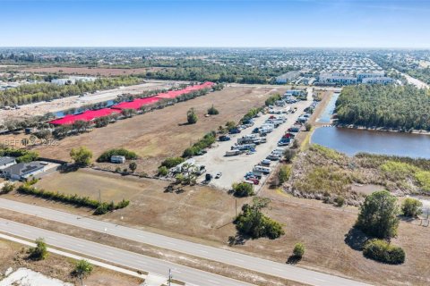 Commercial property in Cape Coral, Florida № 2073566 - photo 11