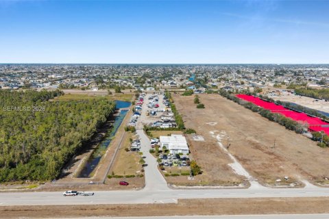 Commercial property in Cape Coral, Florida № 2073566 - photo 2