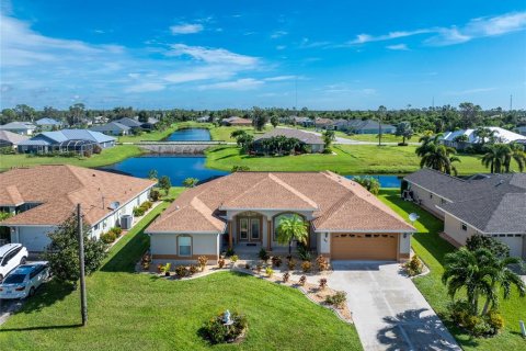 House in Rotonda, Florida 3 bedrooms, 194.35 sq.m. № 1425847 - photo 2