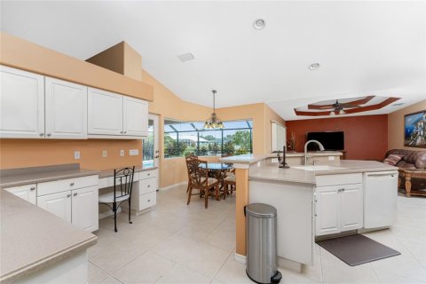 House in Rotonda, Florida 3 bedrooms, 194.35 sq.m. № 1425847 - photo 11