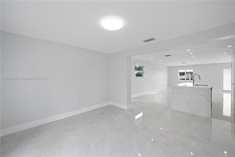 Casa en venta en Hialeah, Florida, 4 dormitorios, 156.91 m2 № 1710458 - foto 27