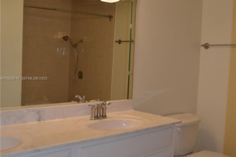 Villa ou maison à louer à Miami, Floride: 3 chambres, 156.08 m2 № 1976774 - photo 8