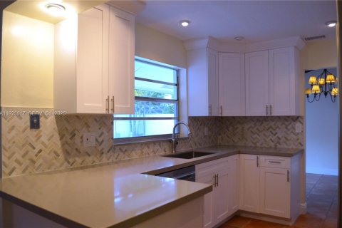 Villa ou maison à louer à Miami, Floride: 3 chambres, 156.08 m2 № 1976774 - photo 19