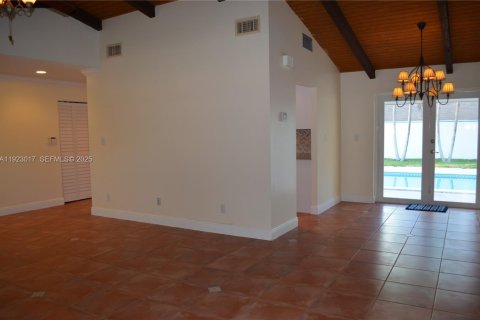 Villa ou maison à louer à Miami, Floride: 3 chambres, 156.08 m2 № 1976774 - photo 14