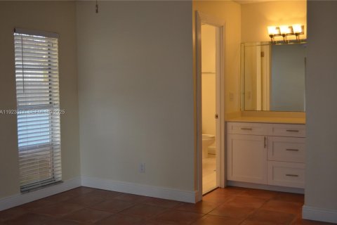 Villa ou maison à louer à Miami, Floride: 3 chambres, 156.08 m2 № 1976774 - photo 6