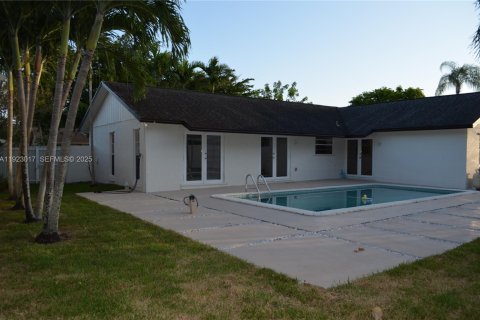 Villa ou maison à louer à Miami, Floride: 3 chambres, 156.08 m2 № 1976774 - photo 24