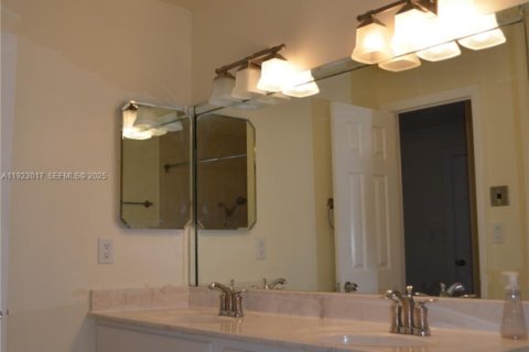 Villa ou maison à louer à Miami, Floride: 3 chambres, 156.08 m2 № 1976774 - photo 7