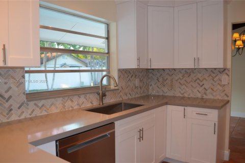 Villa ou maison à louer à Miami, Floride: 3 chambres, 156.08 m2 № 1976774 - photo 17