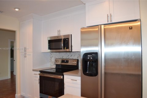 Villa ou maison à louer à Miami, Floride: 3 chambres, 156.08 m2 № 1976774 - photo 15