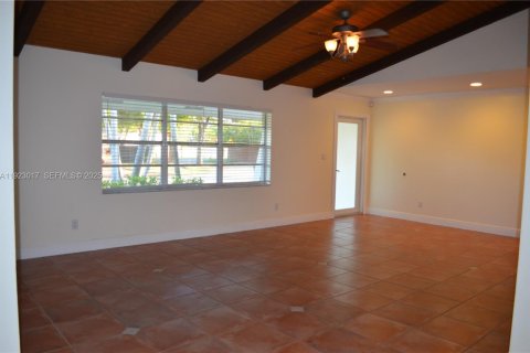 Villa ou maison à louer à Miami, Floride: 3 chambres, 156.08 m2 № 1976774 - photo 4