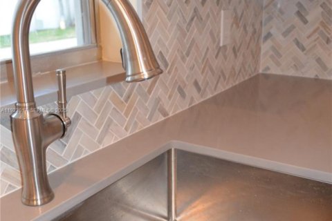 Villa ou maison à louer à Miami, Floride: 3 chambres, 156.08 m2 № 1976774 - photo 18