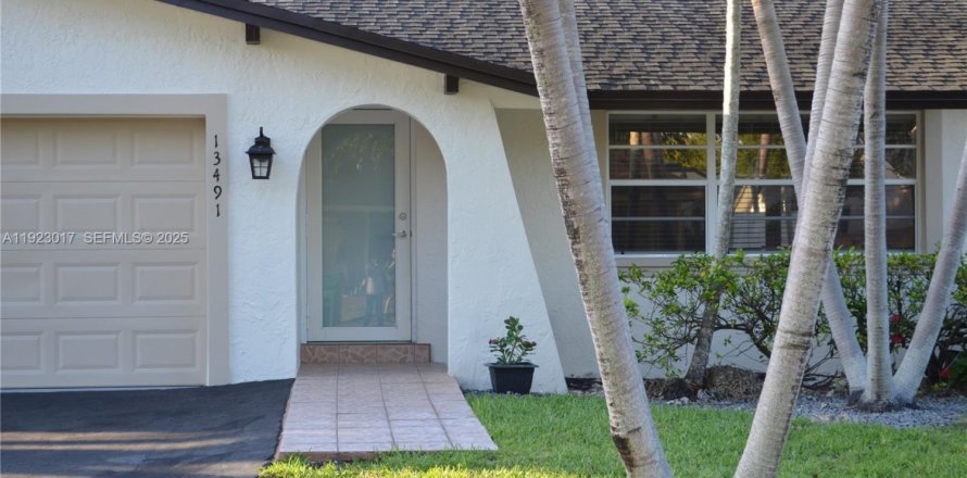 Villa ou maison à Miami, Floride 3 chambres, 156.08 m2 № 1976774