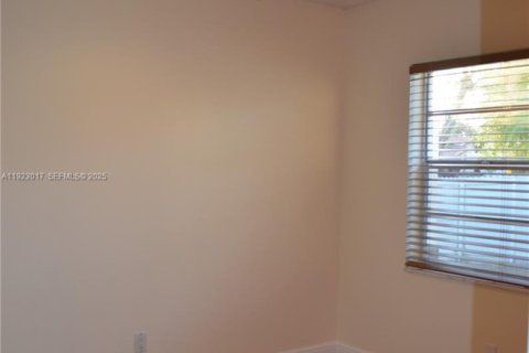 Villa ou maison à louer à Miami, Floride: 3 chambres, 156.08 m2 № 1976774 - photo 30