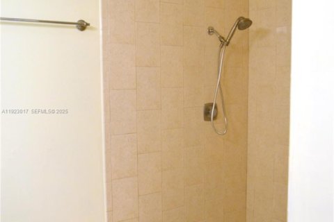 Villa ou maison à louer à Miami, Floride: 3 chambres, 156.08 m2 № 1976774 - photo 9