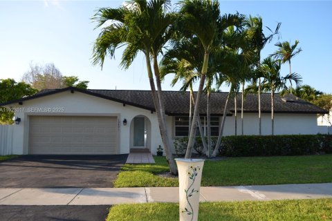 Villa ou maison à louer à Miami, Floride: 3 chambres, 156.08 m2 № 1976774 - photo 2