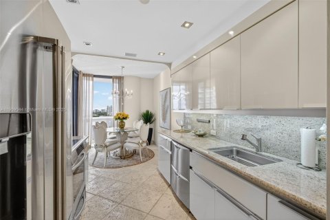 Condo in Aventura, Florida, 2 bedrooms  № 1966317 - photo 29